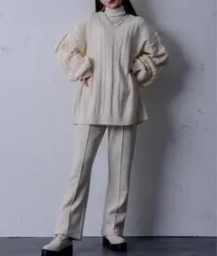 Adoon plain アイボリー Vネックケーブルニットのサムネイル