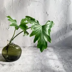 カーキ色ガラス花瓶　H15cm