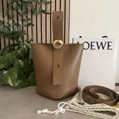 現行モデル　LOEWE ぺブル バケットバッグ ミニ ゴールド　オーク