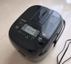 TOSHIBA IH炊飯器 RC-5XT 本体 3合炊き ブラック 2024年製のサムネイル