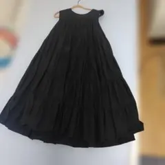 ブラック ノースリーブ ティアードワンピースのサムネイル
