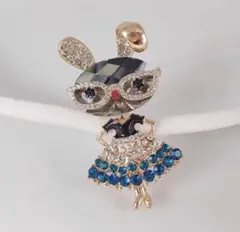 うさぎのクリスタルブローチ 青 キラキラメガネ ラインストーン ビジュー 縁起物