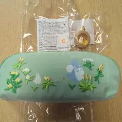 新品☆ジブリ☆となりのトトロ マルチポーチ チャーム付きのサムネイル