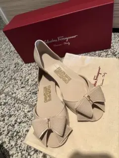 Ferragamo ピンクベージュ リボンサンダル7サイズ23.5〜24cmのサムネイル