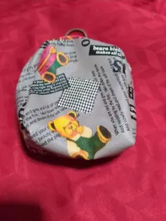 クマ柄小型ポーチ