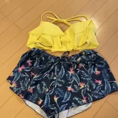 フリル付きイエローブラとトロピカル柄ショーツの水着2点セットのサムネイル