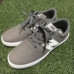 NEW BALANCE スニーカー グレーのサムネイル