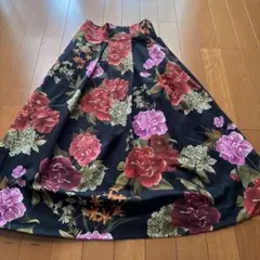 ZARA WOMAN 花柄 フレアスカートのサムネイル