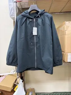 フード付きダークグレージャケット