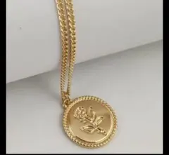 メダル型ネックレス