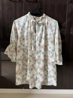 花柄五分袖ブラウス フリルネック