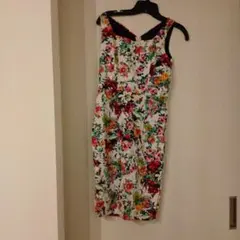 花柄トロピカルノースリーブひざ丈ワンピース
