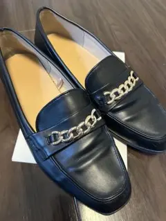 GU チェーン付きローファー パンプス