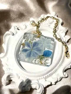 ドライフラワー 薔薇マトリカリア ブルー系ネックレス レジン - メルカリ
