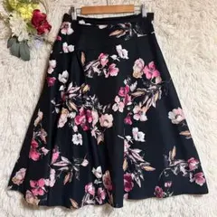 【クイーンズコート】M フレアスカート 花柄 ブラック 通勤 日本製のサムネイル