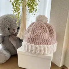 ポンポン付きニット帽 ピンクとホワイト