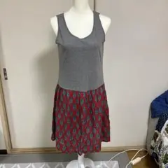 【リトルマーケット】ノースリーブひざ丈ワンピース グレー/赤