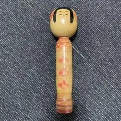 伝統的な木製こけし人形