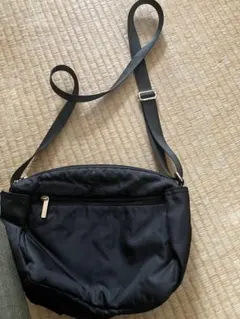 ジーユー　ナイロンショルダーバッグ 黒