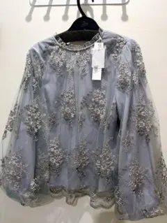 新品未使用　mysty woman ブルーグレー ブラウスのサムネイル