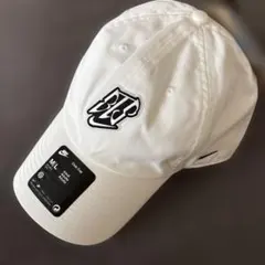 【韓国限定刺繍】NIKE × BTS カスタム キャップ（ホワイトM-L）のサムネイル