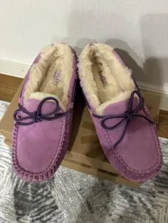 UGG スエード モカシン ピンクリボン 23㎝ - メルカリ