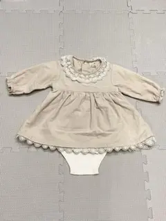 petit main ベージュ レースロンパース 70