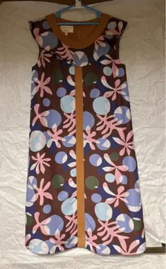 6）Laura Ashley ワンピース