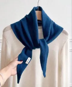 ウール100% 三角スカーフ　ニット　ショール　ダークブルー
