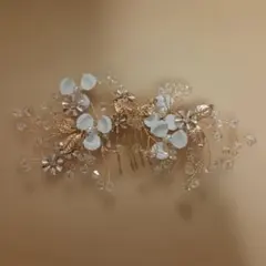 髪飾り　 ヘアコーム 白い花とクリスタル