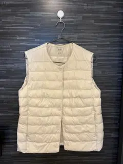 UNIQLO 薄いベスト　PUFFTECH アイボリー