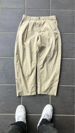 GU ベージュズボン