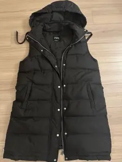ZARA フード付きブラックダウンベスト