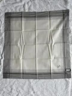 DKNY ハンカチ 大判 45cm 新品未使用 チェック グレー メンズのサムネイル