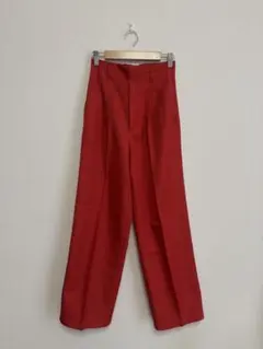 赤 ワイドパンツ