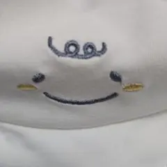 耳付きクリーム色のベビー帽子