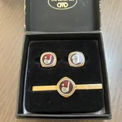 ネクタイピンとカフスのセット