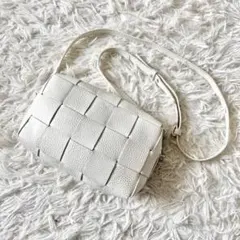 イアクッチ　ショルダーバッグ　ベルタ XS　3way　編み込み　レザー　ホワイト