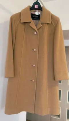美品　キャメルロングコート コート　VESTINA