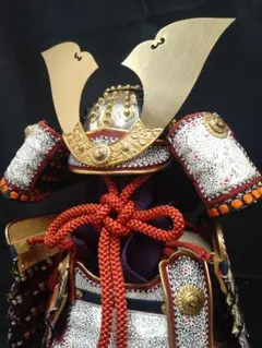 送料無料 等身大 現代甲冑 鎧 黒胴当世素掛 緋縅 具足一式 日本製 鎧立て付 等身大サイズ 現代鎧 