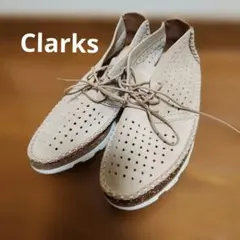 Clarks クラークス パンチングレザー レースアップシューズ ベージュのサムネイル