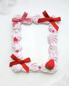 ホイップデコ　B8硬質トレカケース　ピンク　赤　リボン　イチゴ