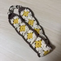 スマホストラップ　ハンドストラップ　ハンドメイド　編み物　かぎ針編み　毛糸