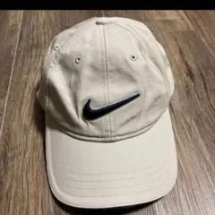 Nike ベージュ キャップ ロゴ入り
