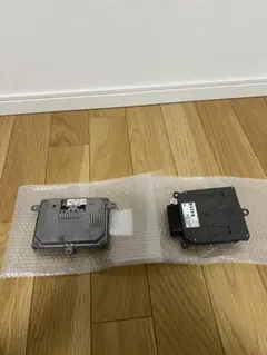 トヨタヘッドライトコンピューター 89907-42020 81056-42830 - メルカリ