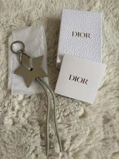 Dior ディオール　星型のノベルティキーチャー 　ム
