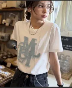 Tシャツ　トップス