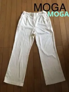 MOGAのカジュアルパンツ　アイボリー色のサムネイル