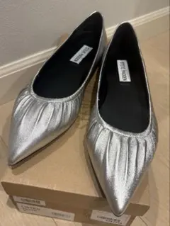 【新品】STEVE MADDENポインテッド ギャザーパンプス37シルバーのサムネイル