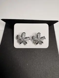 花の形状 クリスタル イヤリング